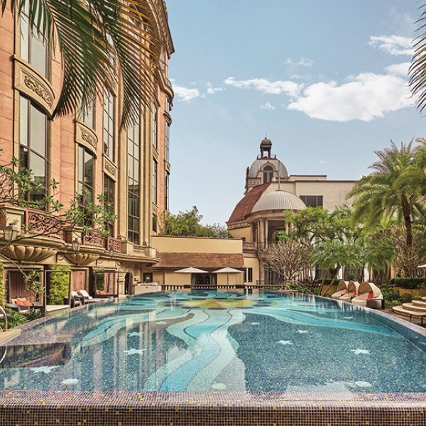 시간의 층위에 깃든 섬세한 아늑함