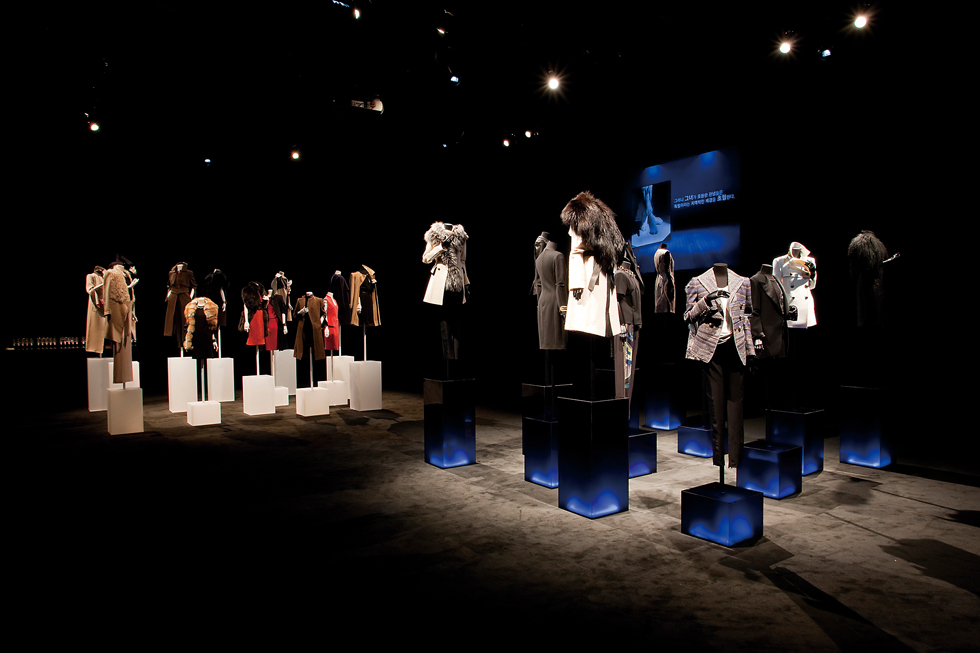 타임의상 전시, WOMAN AHEAD TIME 상영 (2)-----