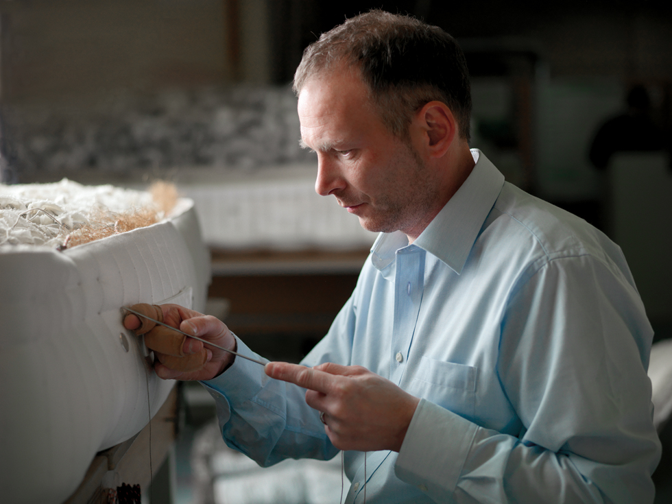 Pg7_Man_side_stitching_01_RT