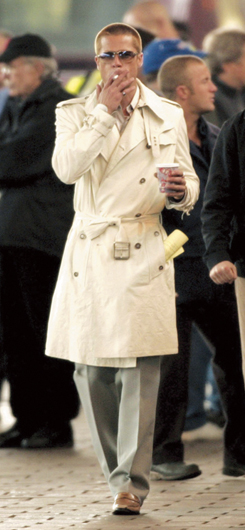 BRAD_PITT_WEARING_BURBERRY_PRORSUM_BEIGE_DOUBLE_BREASTED_TRE