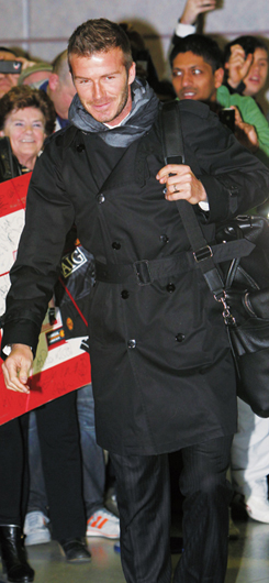 David Beckham wearing Burberry trench coat and check scarf_M
