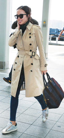 Jeon_Do_Youn_wearing_Burberry_trench_coat_and_Orchard_bag_at