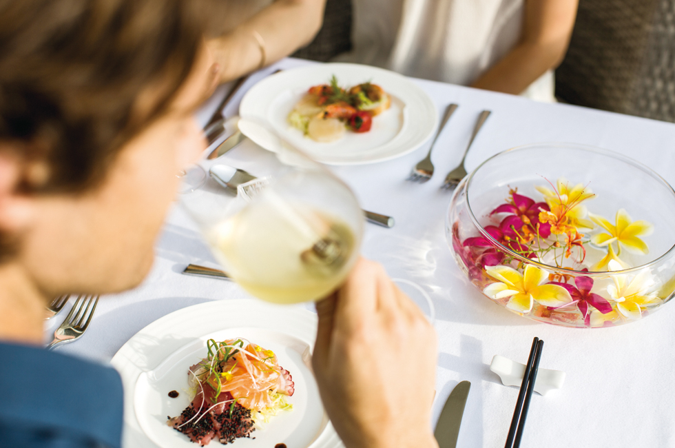 DongAo 5T SeaViewSuite5318 InRoomDinning