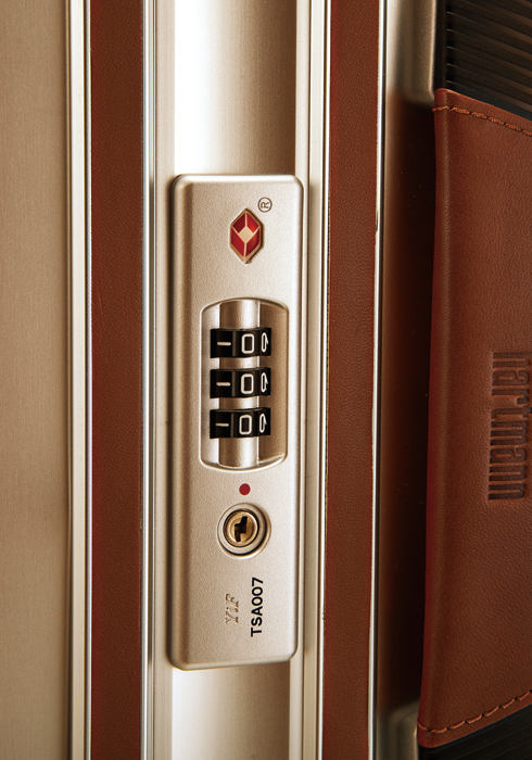 201512_timelesssuitcase_02