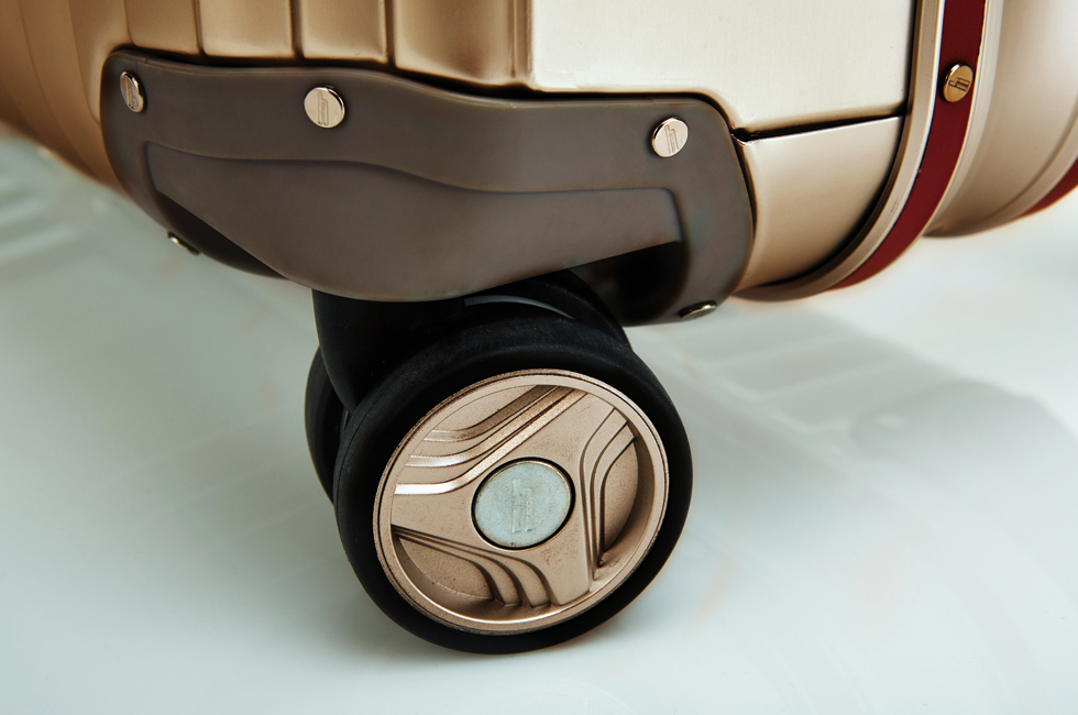 201512_timelesssuitcase_03