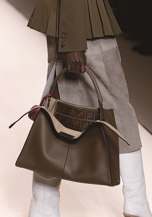 03_FENDI Peekaboo X-Lite_close-up from catwalk